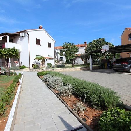 Apartments Mirela Ровінь Екстер'єр фото
