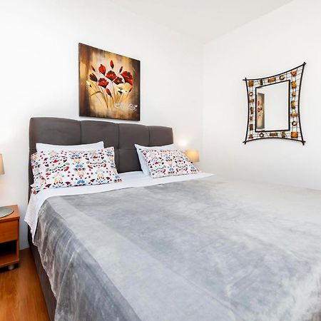 Apartments Mirela Ровінь Екстер'єр фото