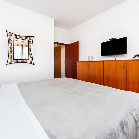 Apartments Mirela Ровінь Екстер'єр фото
