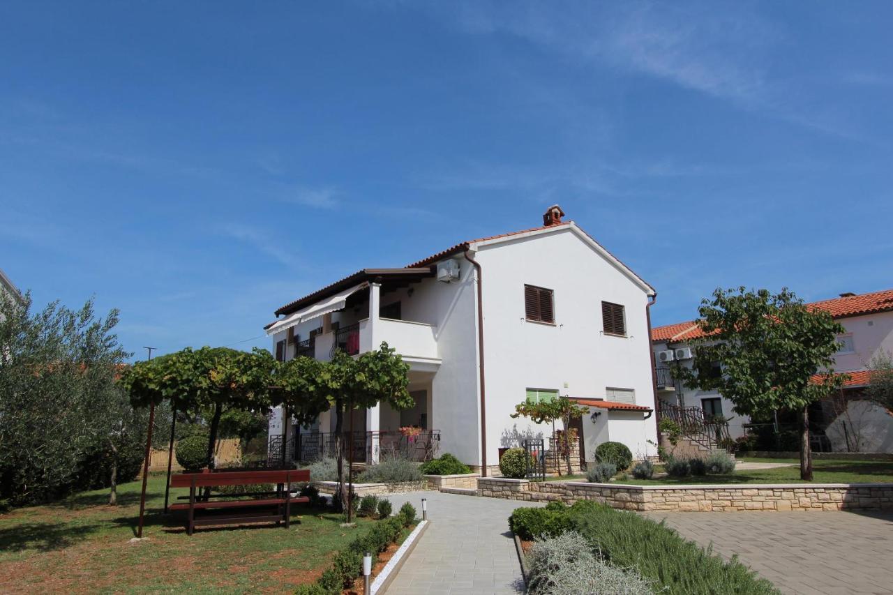 Apartments Mirela Ровінь Екстер'єр фото