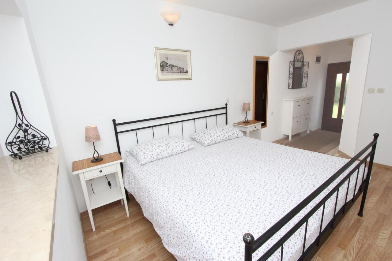 Apartments Mirela Ровінь Екстер'єр фото