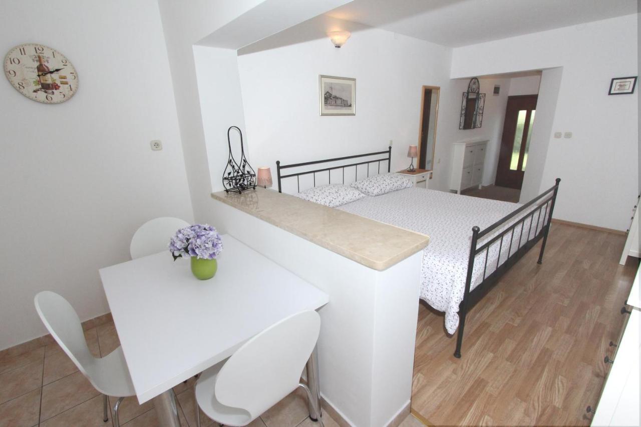 Apartments Mirela Ровінь Екстер'єр фото