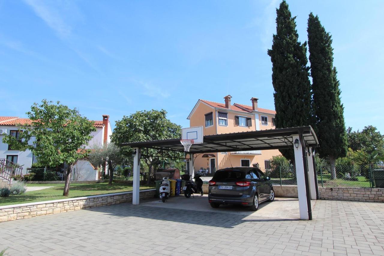 Apartments Mirela Ровінь Екстер'єр фото