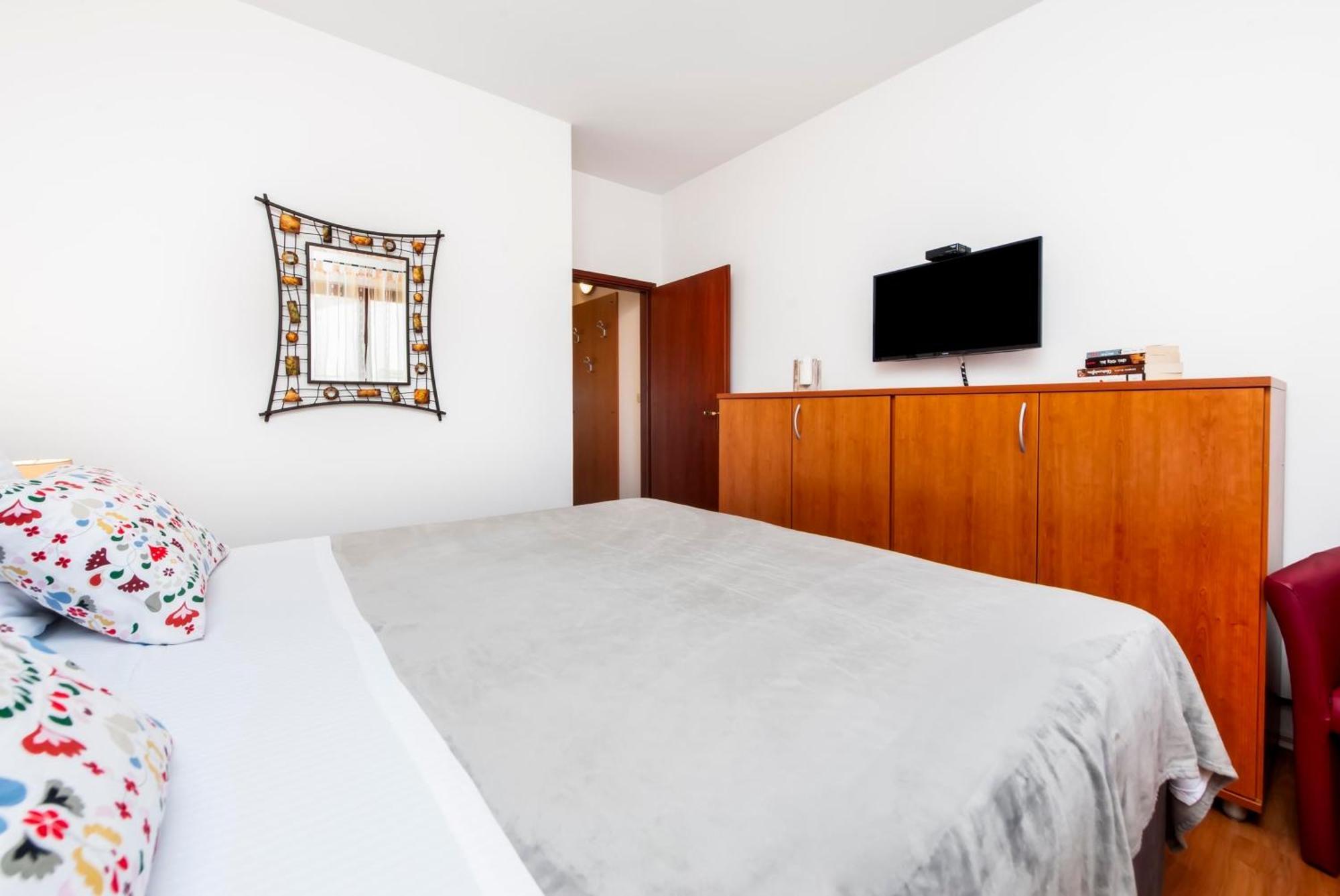 Apartments Mirela Ровінь Екстер'єр фото