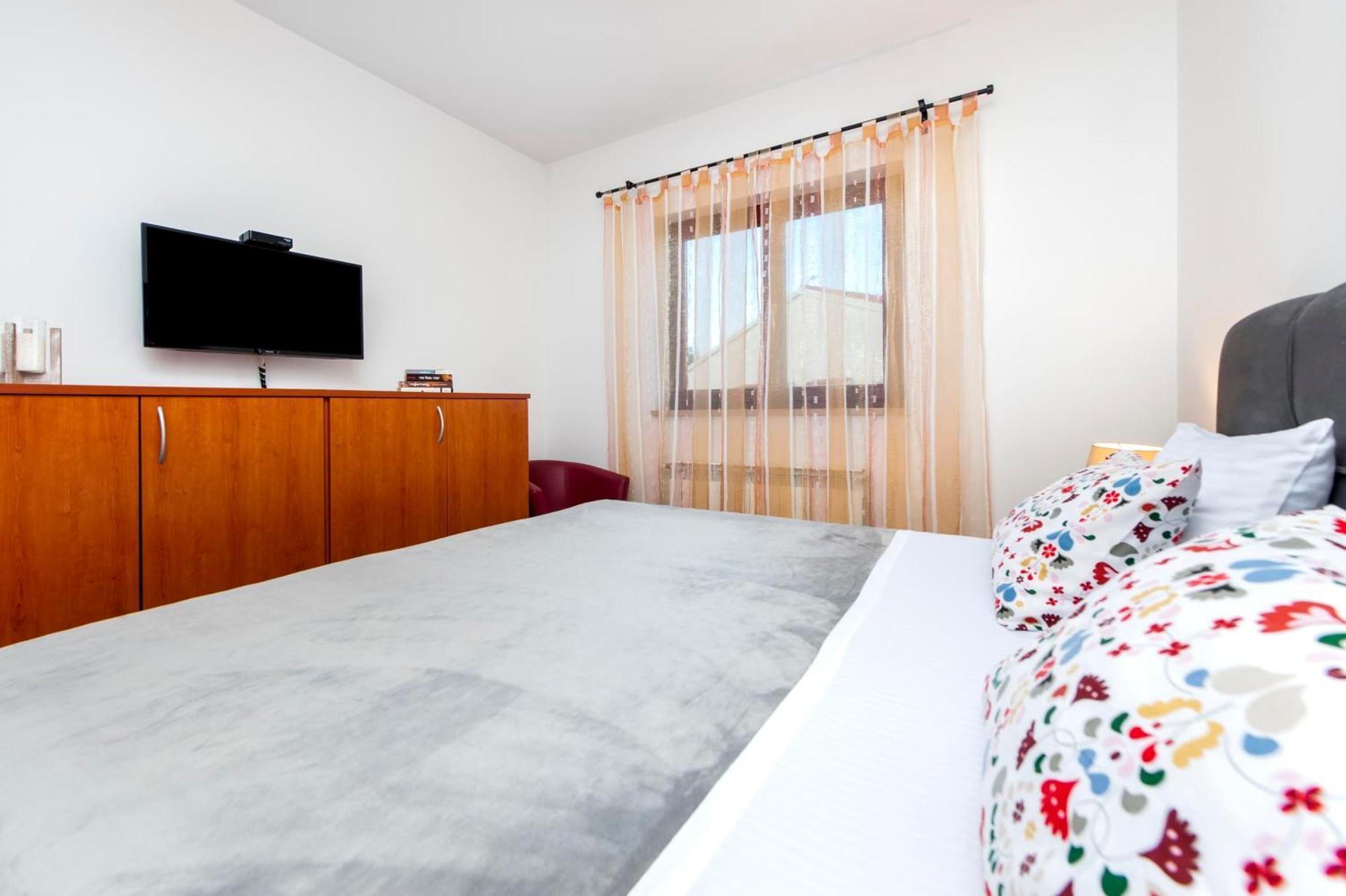 Apartments Mirela Ровінь Екстер'єр фото